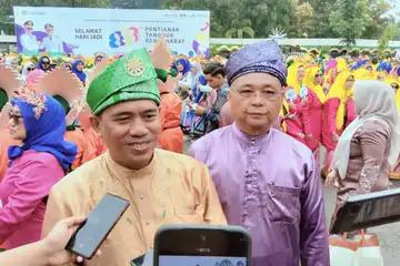 Ketua DPRD Kota Pontianak, Satarudin, usai menghadiri peringatan Hari Jadi ke-255 Kota Pontianak yang berlangsung di Jalan Rahadi Oesman, tepat di depan Kantor Wali Kota Pontianak. Jumat, (23/10/2026) (Husnul Arif (Sonora Pontianak)) 